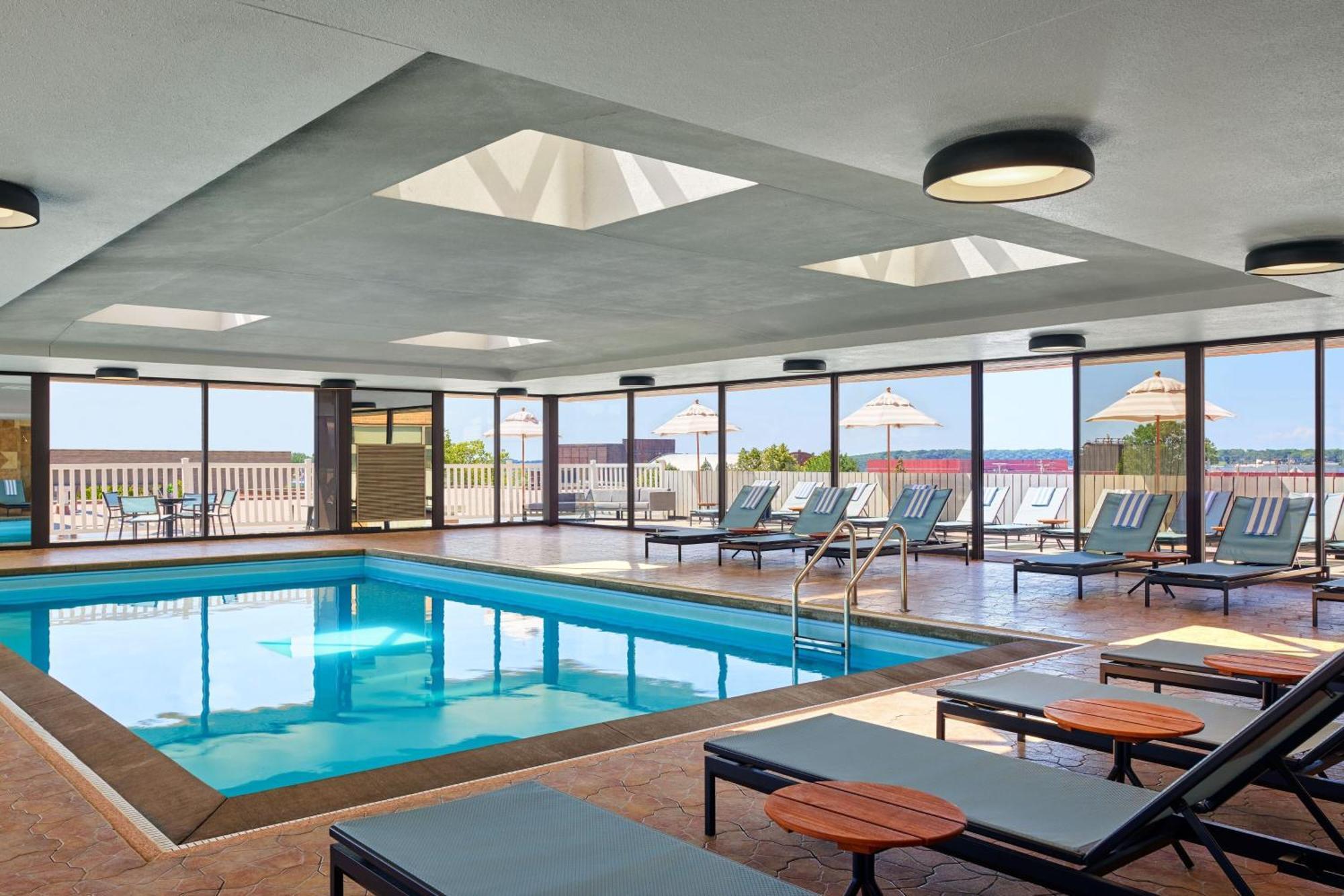Delta Hotels By Marriott Muskegon Convention Center Экстерьер фото