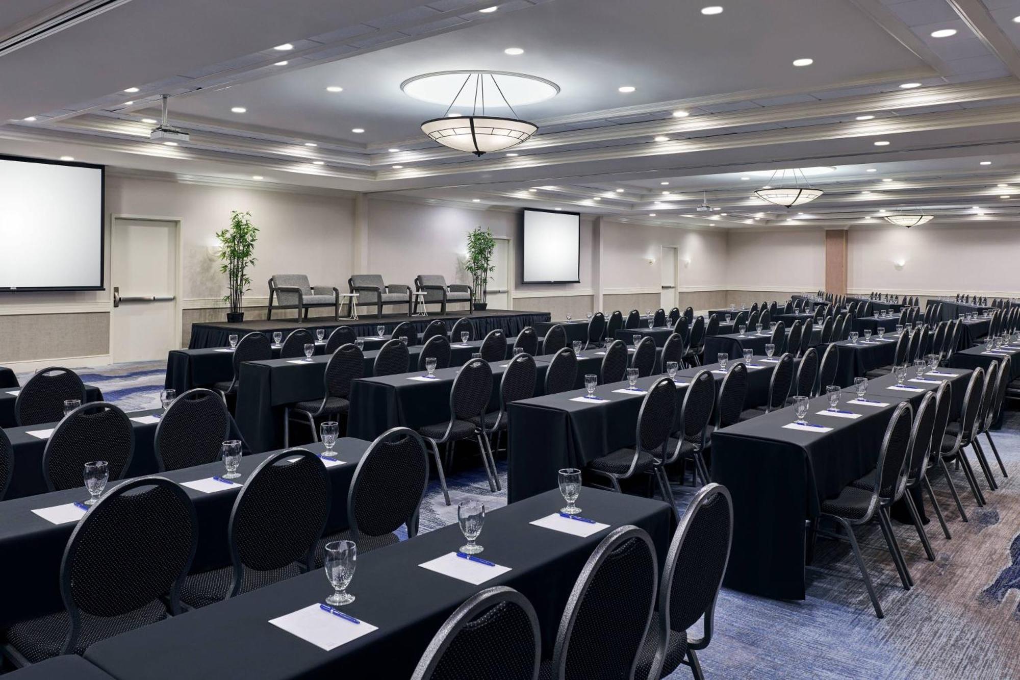 Delta Hotels By Marriott Muskegon Convention Center Экстерьер фото